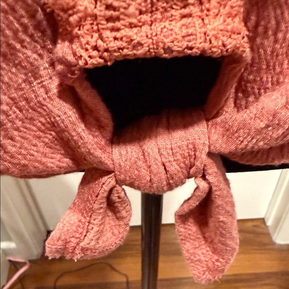 Elegant Sleeveless Button-Front Blouse - Coral - Picture 5 of 6